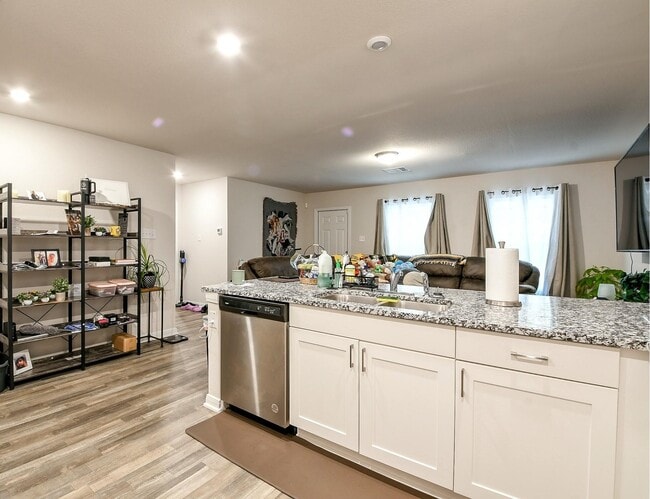 Foto del edificio - 10131 Cerritos dr