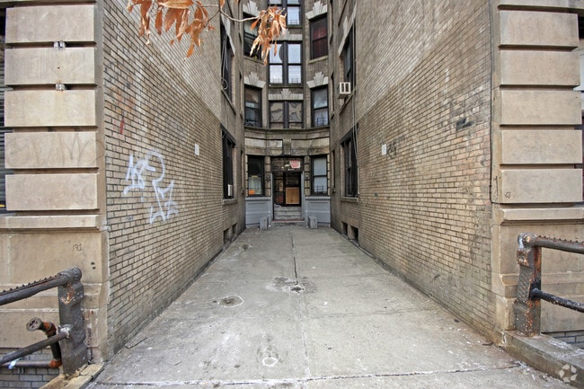 Building Photo - 570 W 182nd St