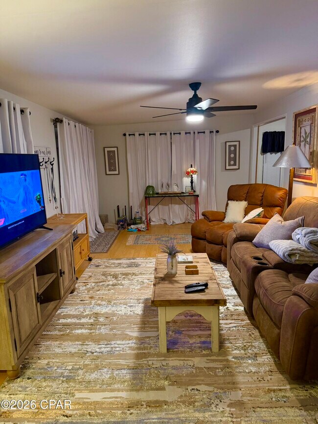 Foto del edificio - 1219 Navy Blvd