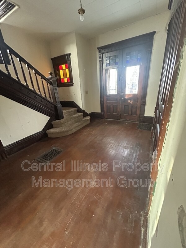Foto del edificio - 407 E Monroe St