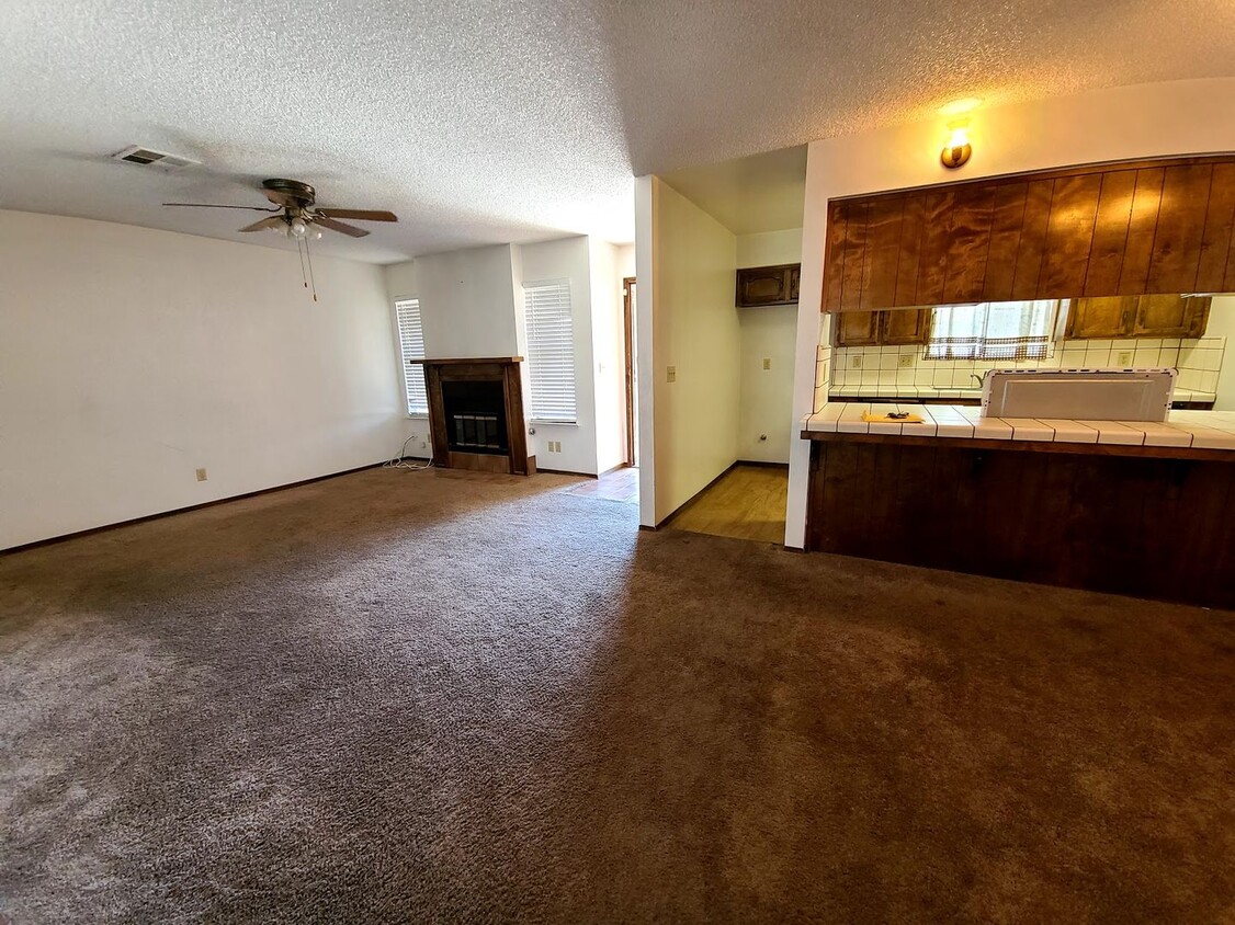 Primary Photo - Affordable & Cute! 3 bed 2 bath, fenced ya...