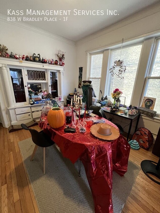 Photo - 838 W Bradley Place-1F