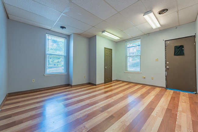 Foto del edificio - 104 N Graham St
