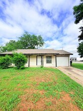 Building Photo - 827 Dunwoodie Dr