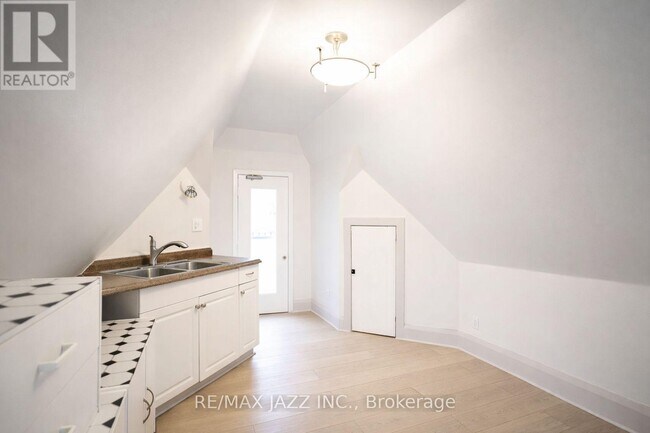 Photo du bâtiment - 118 Eastwood Rd