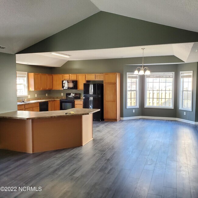 Building Photo - 1114 Huff Dr
