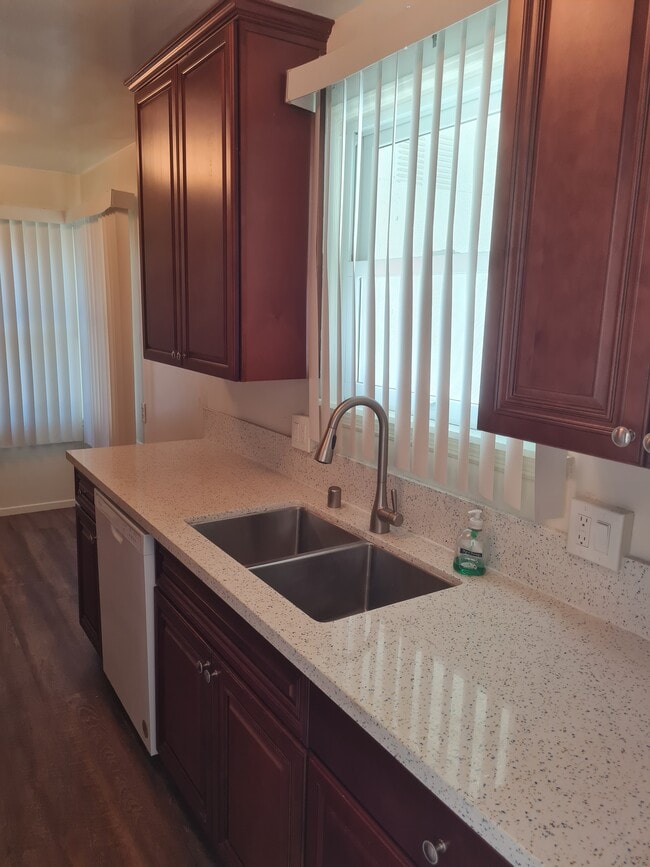 Kitchen - 638 Montana St