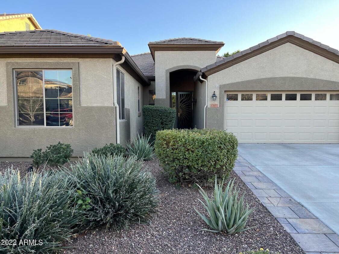 Foto principal - 17651 W Ironwood St