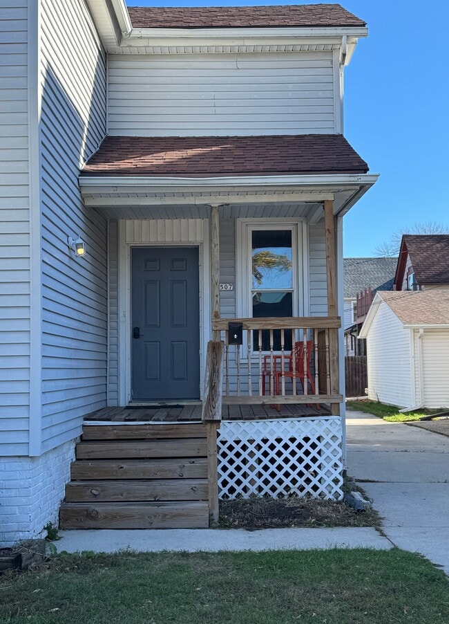 Building Photo - 1507 N 6th St