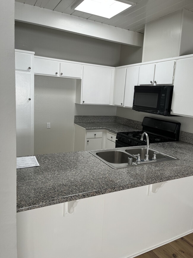 Building Photo - 11110 Moorpark St