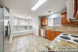 Foto del edificio - 6243 Broadmeadow