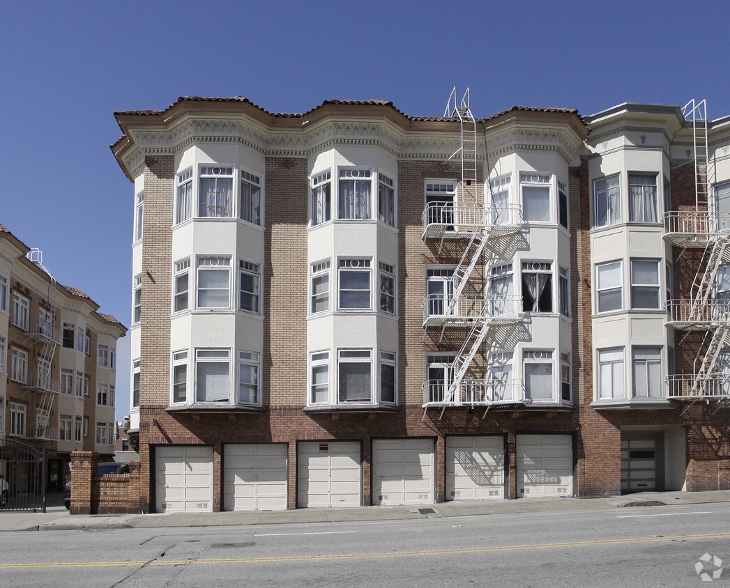 Building Photo - 940 Bay St