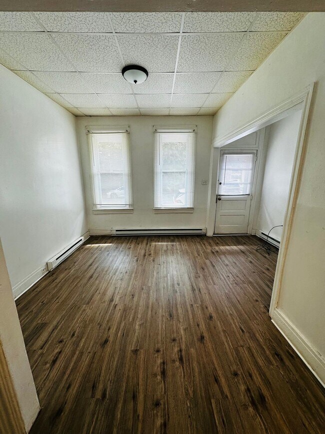 Building Photo - 439 N 5th St