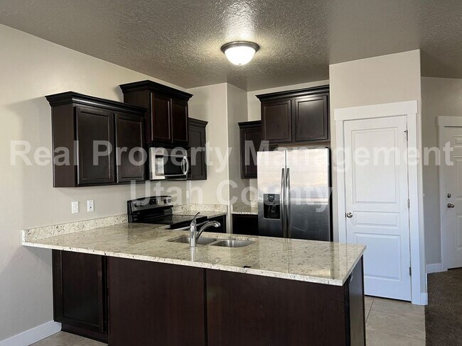 Building Photo - 1638 Venetian Way