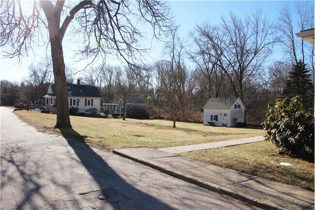 Building Photo - 35 Mowry Ave