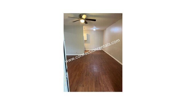 Building Photo - 2 Bed  1 Bath Duplex