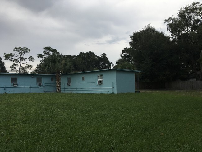Building Photo - 1308 E Duval St