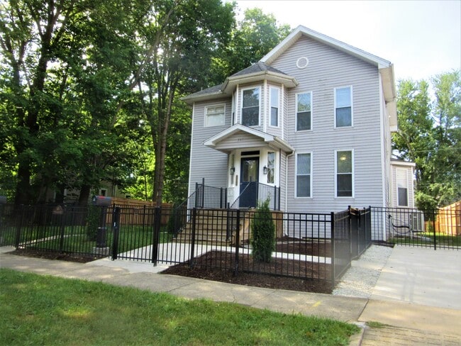 Building Photo - 307 W Columbia Ave