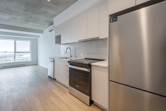 Building Photo - C404