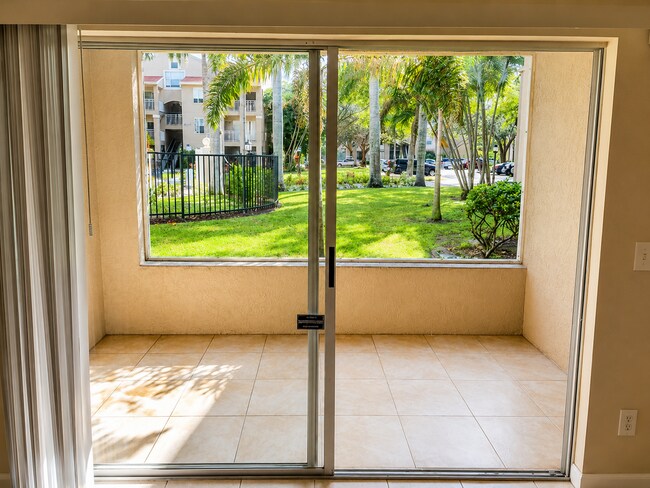 Foto del edificio - 1740 Palm Cove Blvd