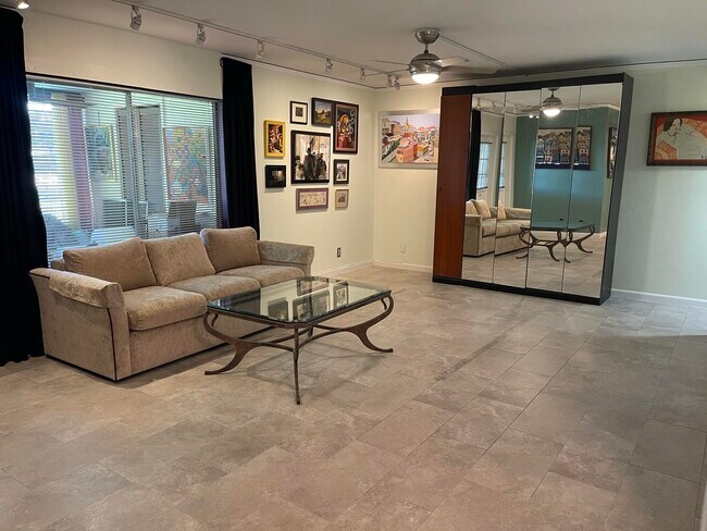 Foto del edificio - 422 Pine Glen Ln