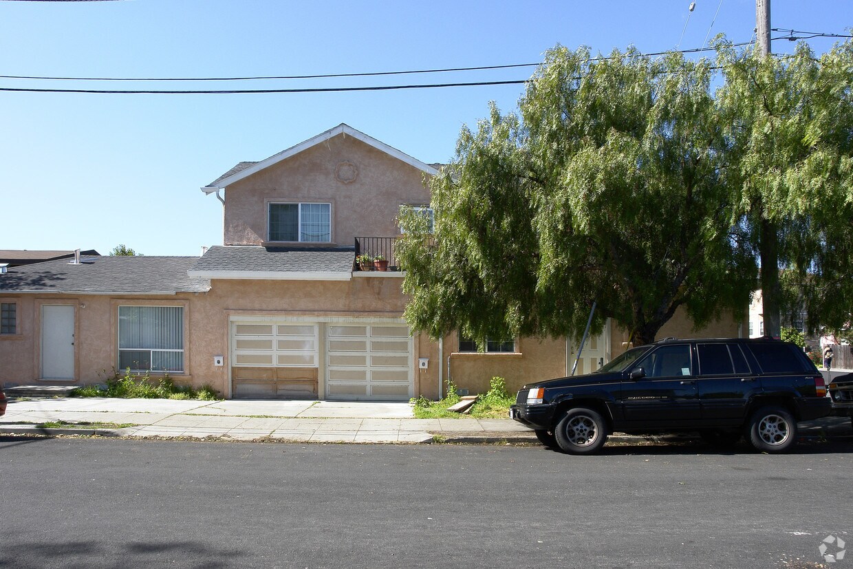 Building Photo - 602 Heller St