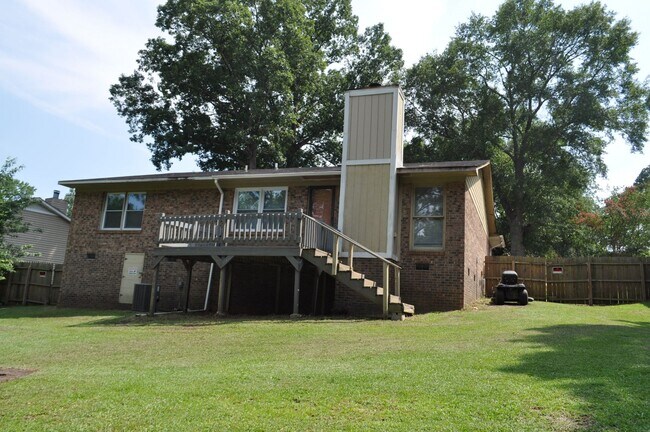 Foto del edificio - For Rent - 3 bedroom Close to Ft Bragg