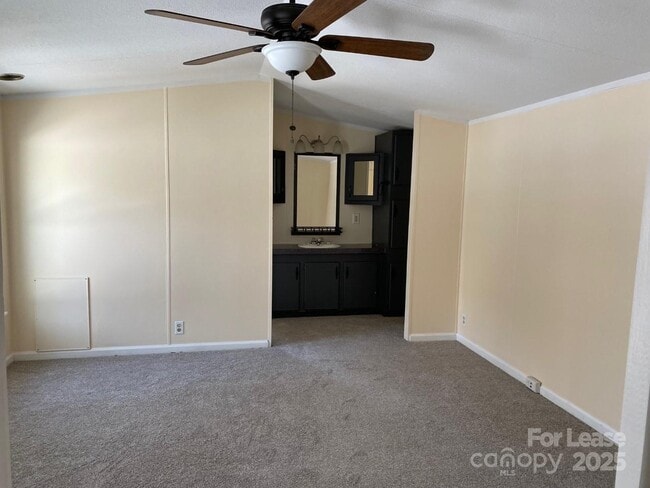 Building Photo - 116 Tulip Tree Ct