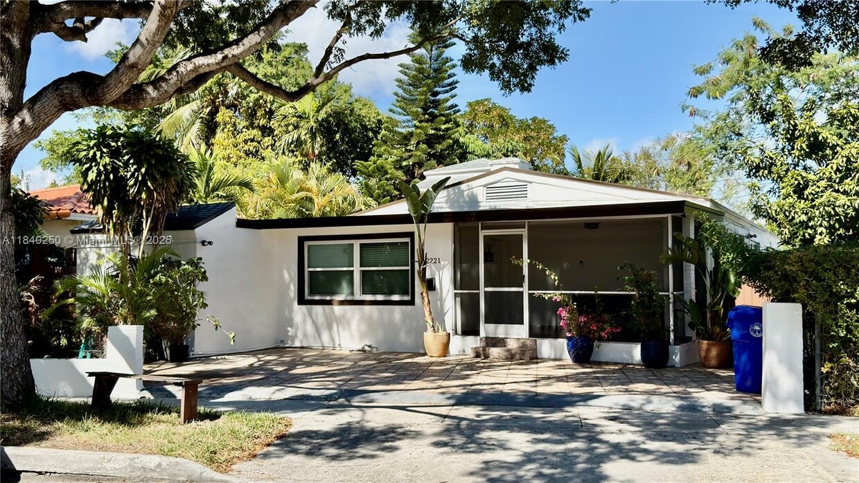 Foto principal - 2221 SW 26th Ln