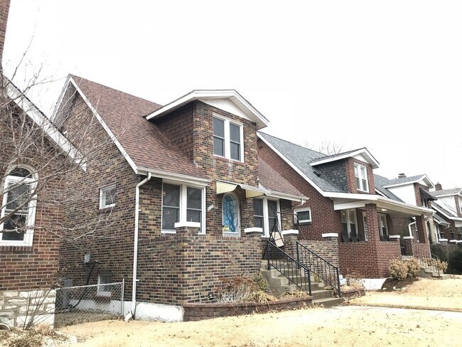 Foto del edificio - 6439 Lindenwood Pl