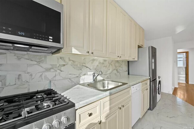 Foto del edificio - 32-33-33 46th St