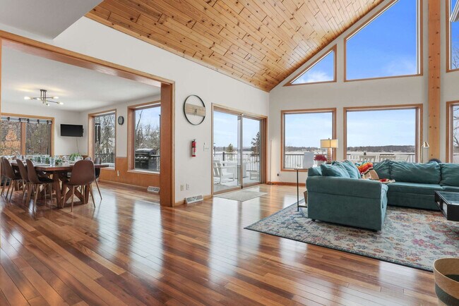 Foto del edificio - 222 Grouse Dr