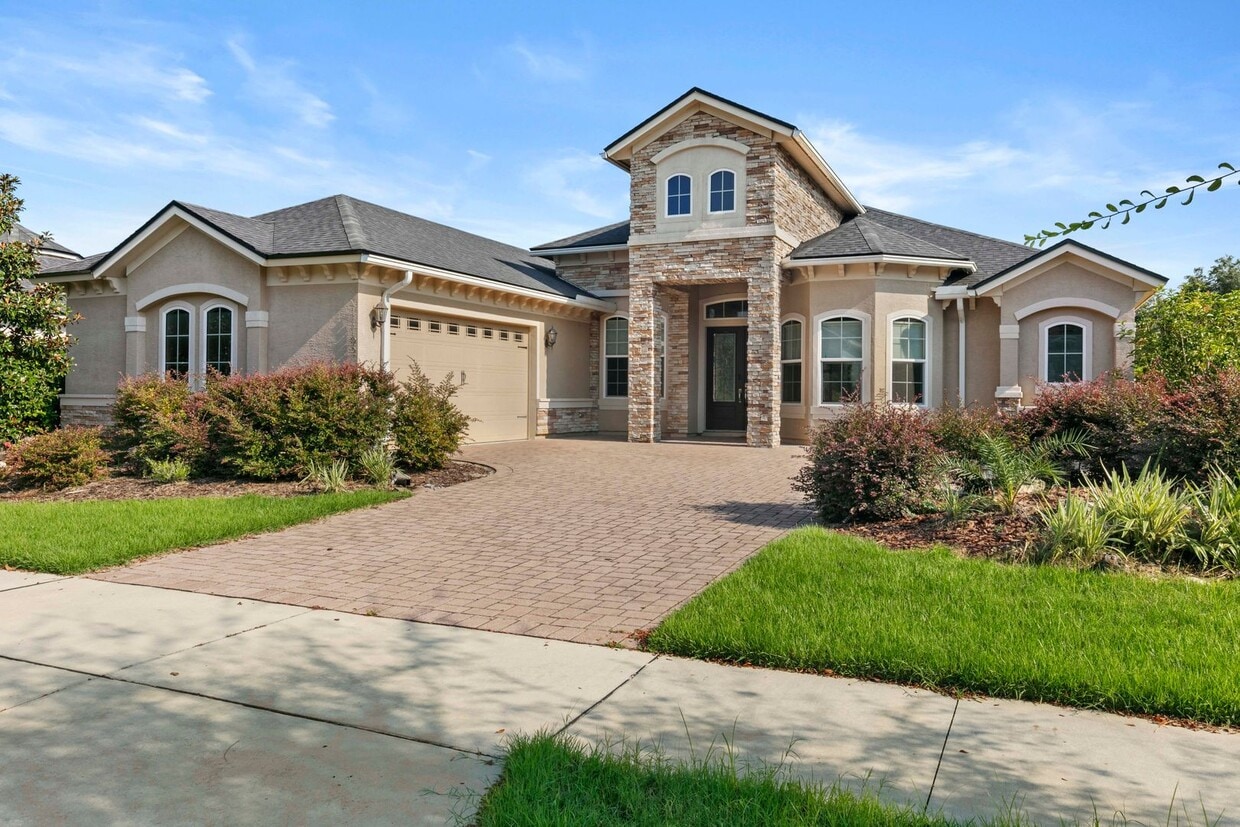 Primary Photo - Newly built single-family house in Oakmont...