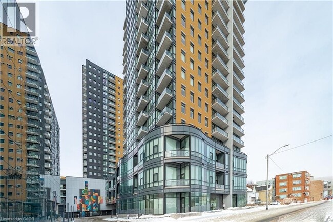 Building Photo - 100 Garment St
