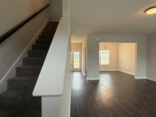 Foto del edificio - 345 Mcclelland Lp NE