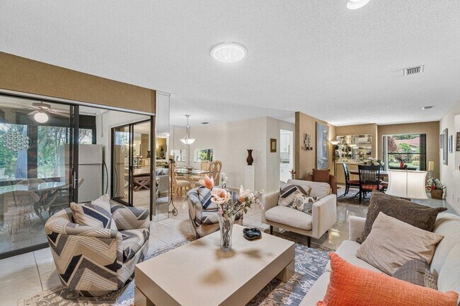 Foto del edificio - 5944 Forest Grove Dr