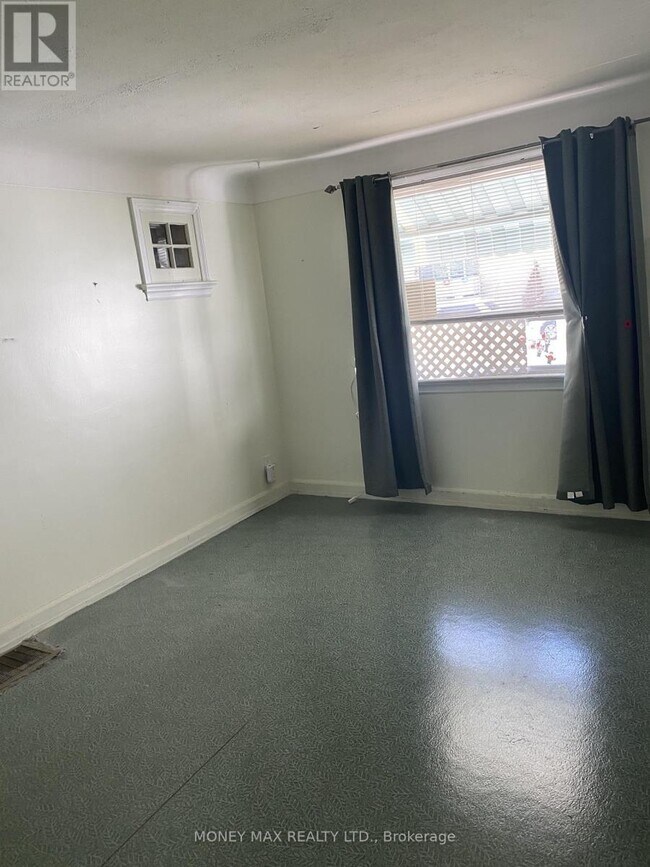 Photo du bâtiment - 1424 Rosenthal Ave