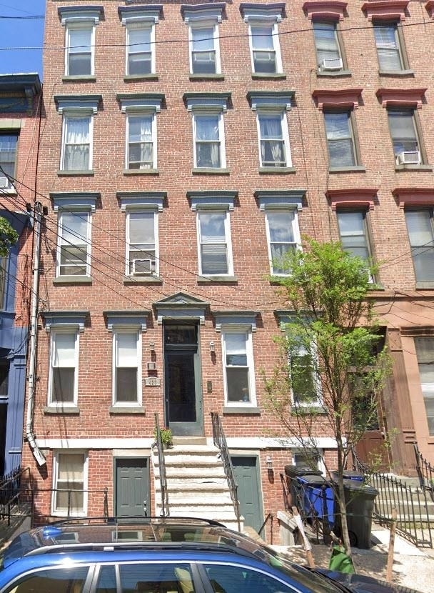 Building Photo - 420 Madison St