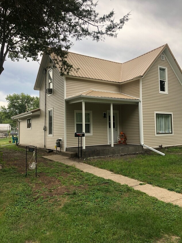 Primary Photo - 608 G Ave W