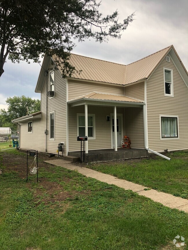 Building Photo - 608 G Ave W