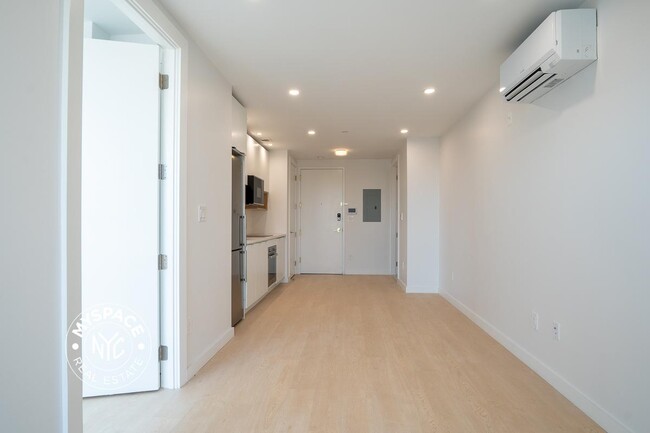 Building Photo - 280 Meeker Ave