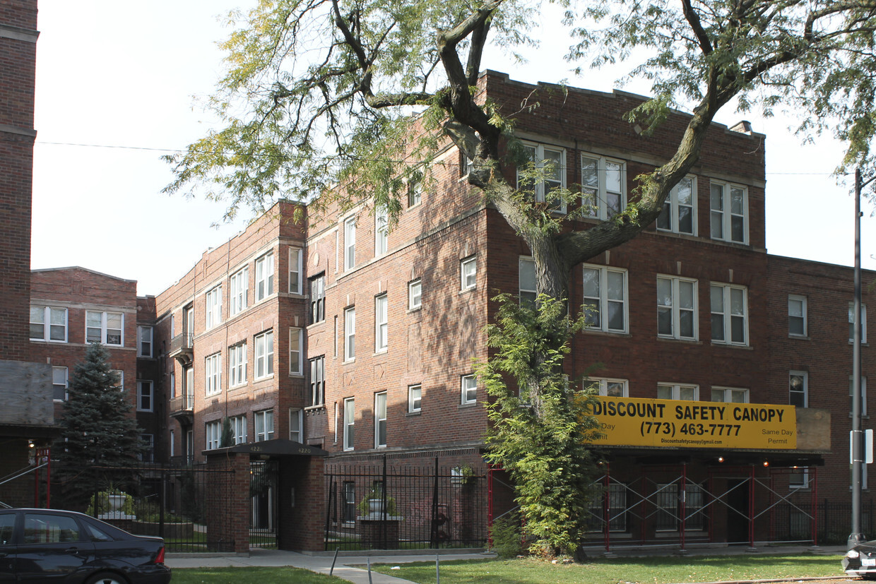 Primary Photo - Bronzeville