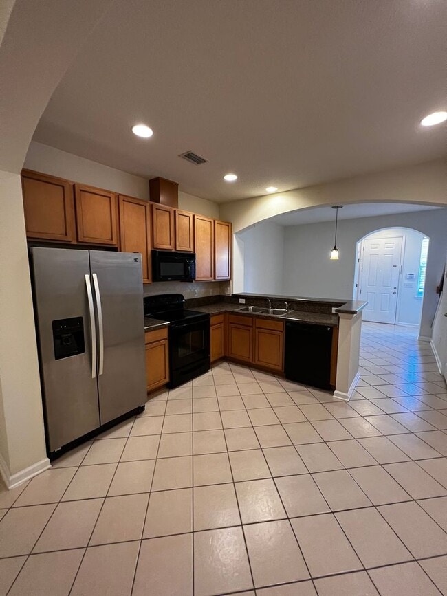 Building Photo - 2 Bedroom 2.5 bath town home in Bartram!