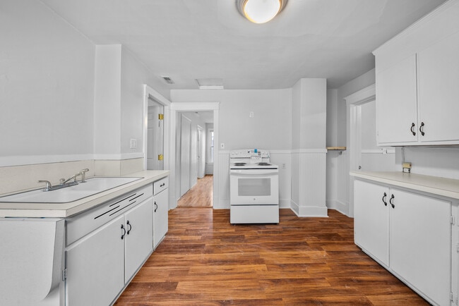 Foto del edificio - 1033 Helen St NE