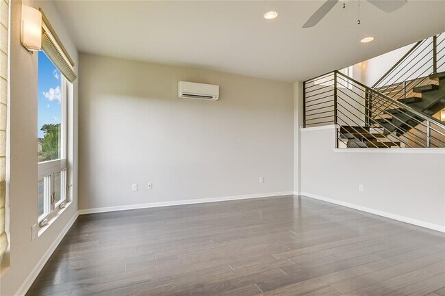Foto del edificio - 1142 Lost Creek Blvd
