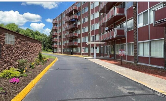 Building Photo - 1310 Berlin Tpke