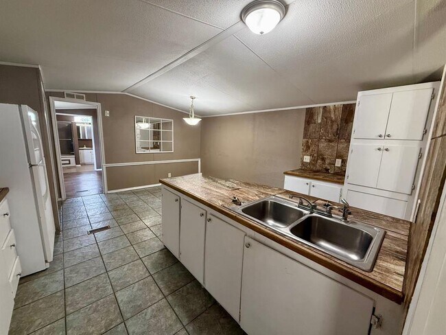 Foto del edificio - 22786 Cuttler Rd