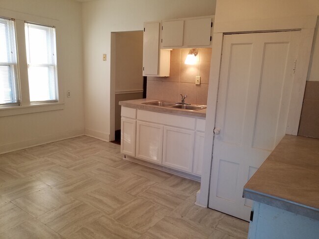 Cocina - 114 Roser St