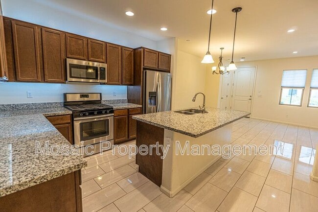 Foto del edificio - 2477 W Market Pl