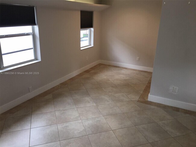 Foto del edificio - 125 Edgewater Dr
